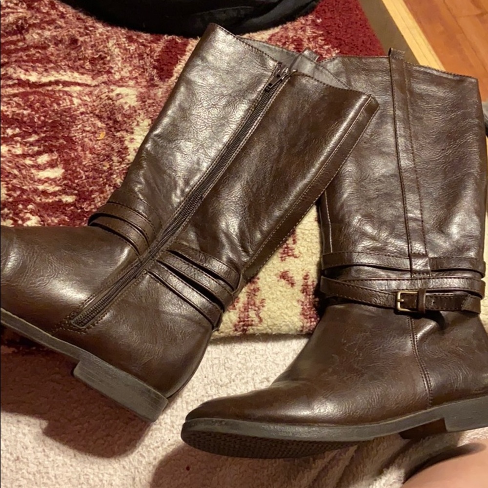 Cute brown knee boots!